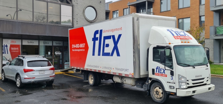 Un camion pour la livraison du dernier kilomètre à Montréal
